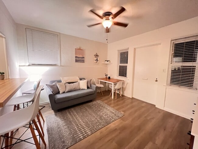 2404 1/2 Highland Ave Unit 2404 1/2 lower unit