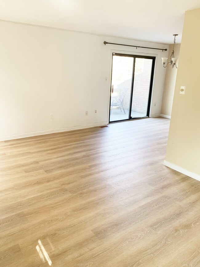 Photo - 9745 Lake Shore Dr