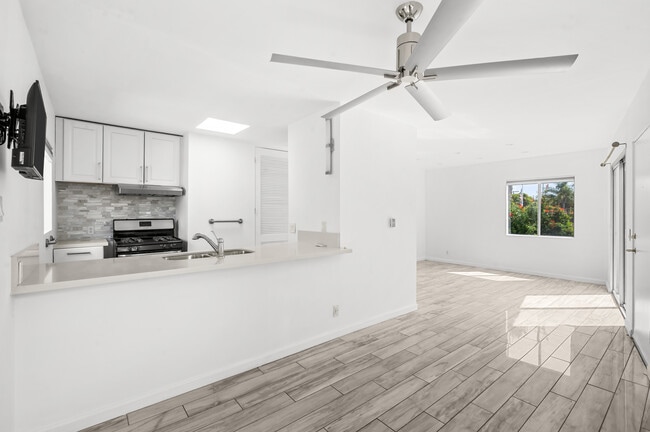 Kitchen Bar/Dining Room - 1753 16th St