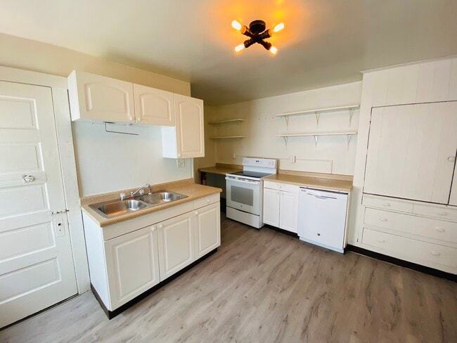 Photo - 220 E Davenport St