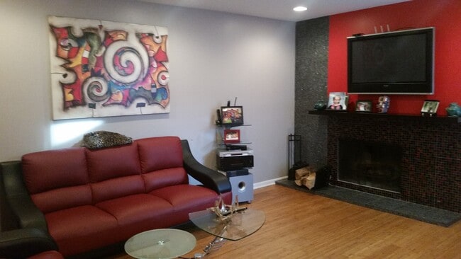 Photo - 878 Swan Ln