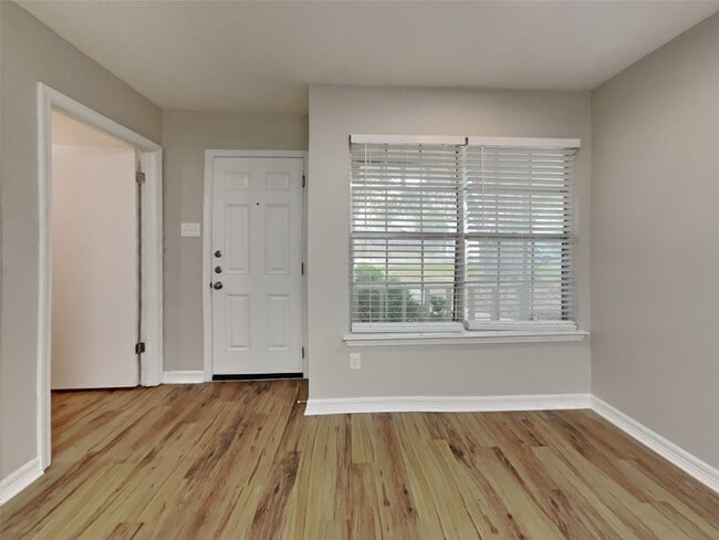 Photo - 3238 Lindenfield Dr