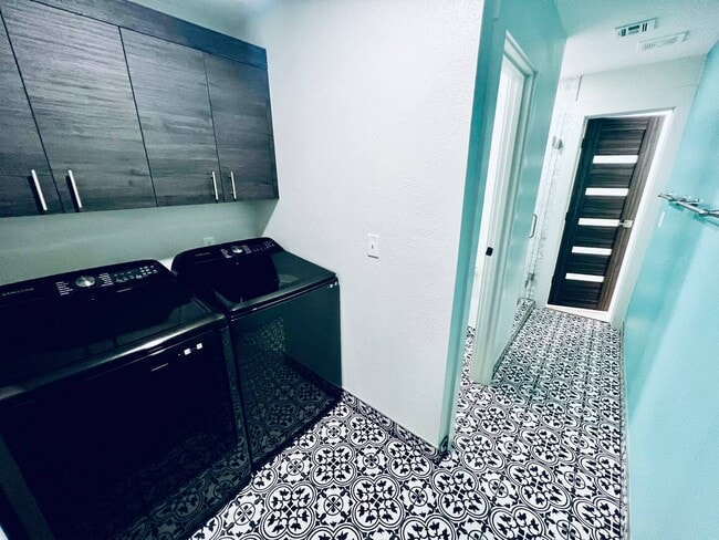 Photo - Savannah Square/Savannah Harbor