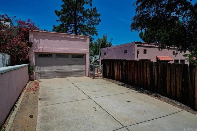 Photo - 145 S Grape St