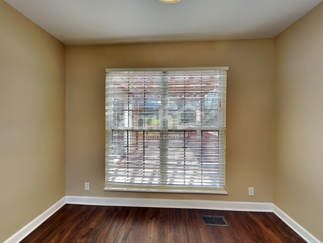 Photo - 112 Settlers Way