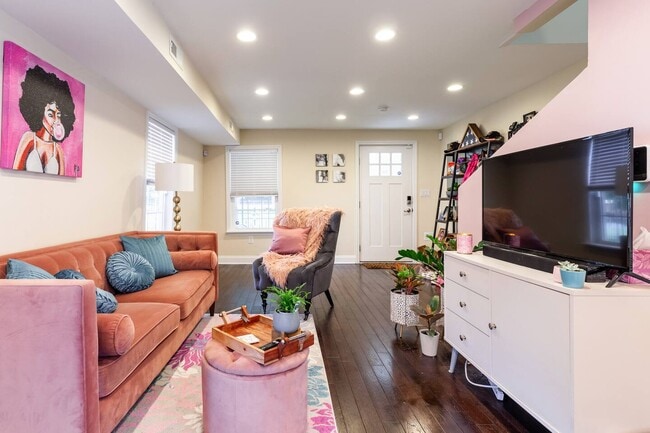 Photo - 5337 Hayes St NE