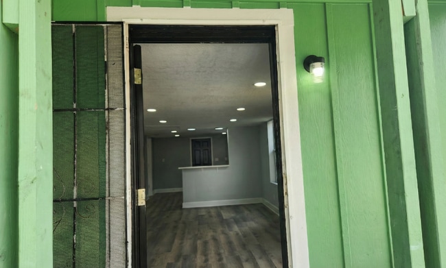 Building Photo - 1246 Oakley St