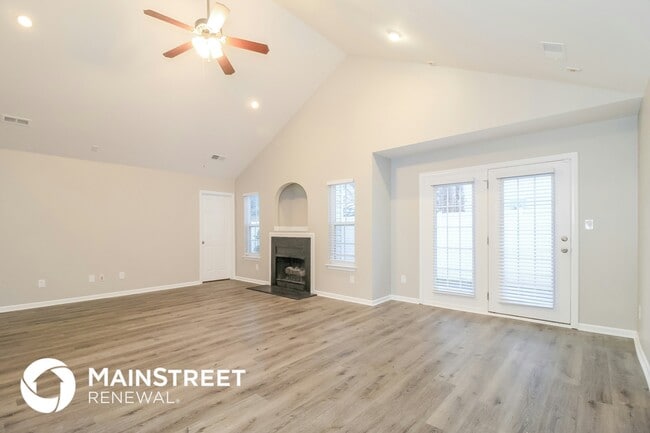 Photo - 556 Lakeside Valley Dr