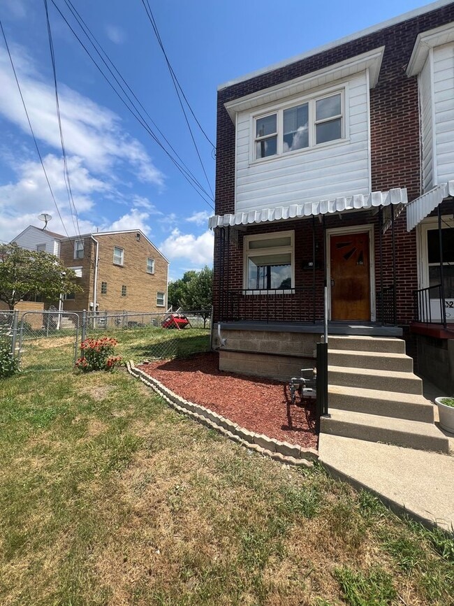 Building Photo - Spacious 2 bedroom in the heart of Ingram Rental