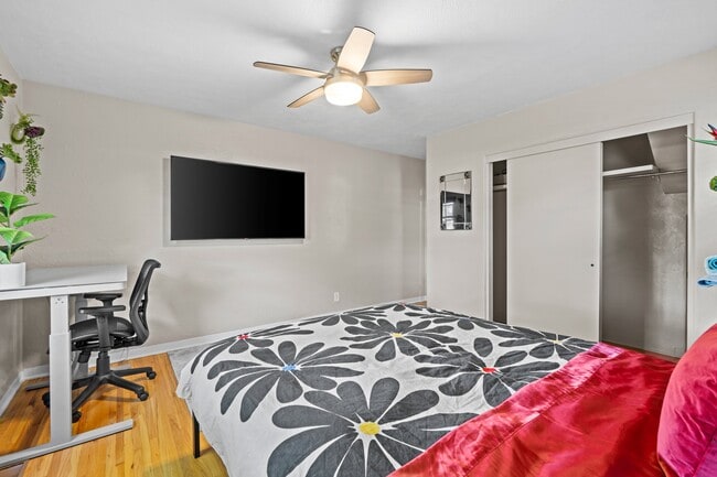Photo - 4908 Burton Ave SE Unit Florida Room