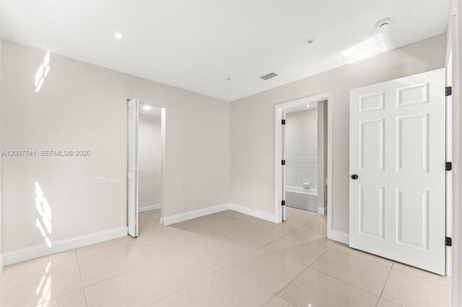 Photo - 18055 Sycamore Dr W