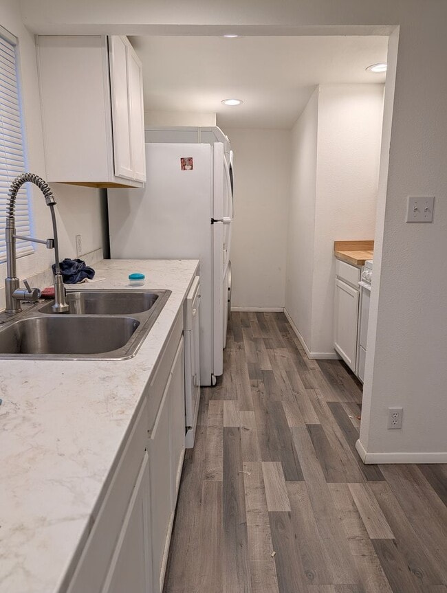 Photo - 107 E Section St