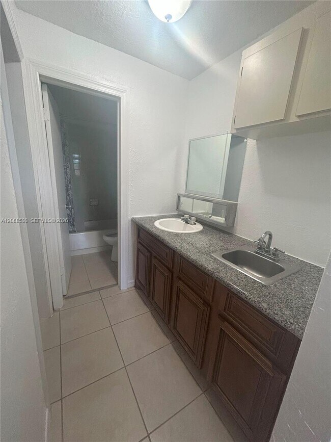 Photo - 6950 Miami Gardens Dr Unit 2-117A