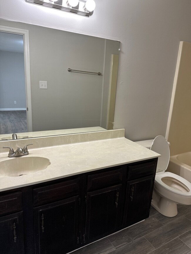 Photo - 643 Walker Rd