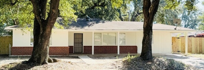 Building Photo - 4216 Fairfields Ave Rental