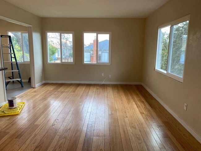 Photo - Epic REA-Great 1 BR/1 BA Unit in a S/S Duplex