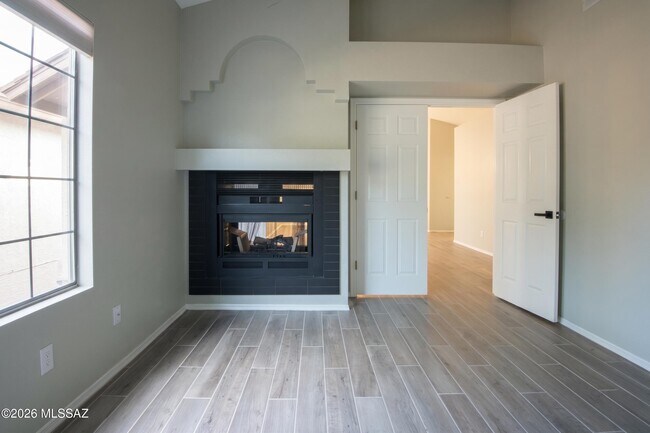 Photo - 321 E Fieldcrest Ln