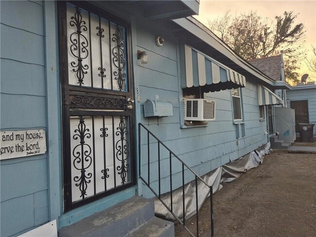 Building Photo - 1526 Spain St Unit B