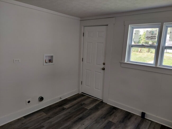 Photo - 145 Boltin St