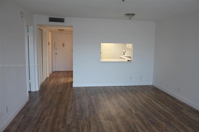 Building Photo - 1400 NE 169th St Unit 310 Rental