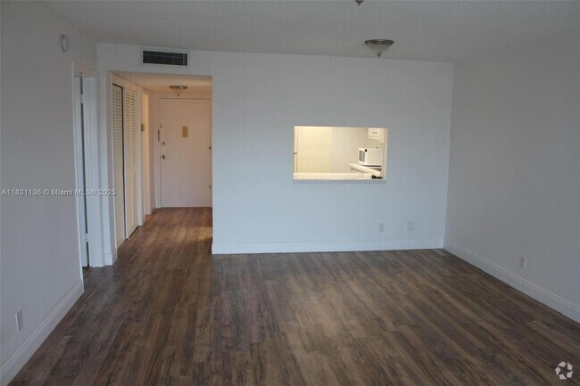 Building Photo - 1400 NE 169th St Unit 310 Rental