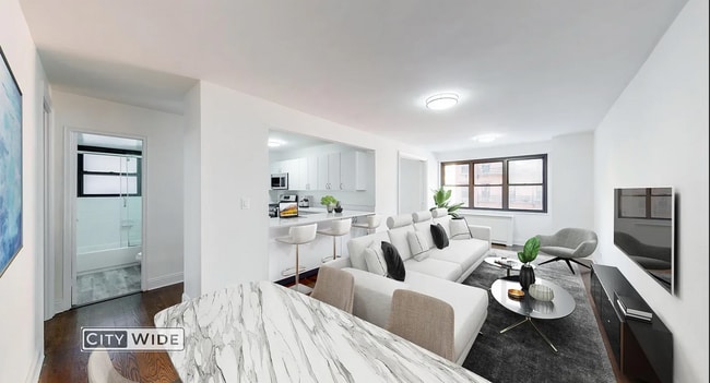 Building Photo - 206 E 16th St Rental