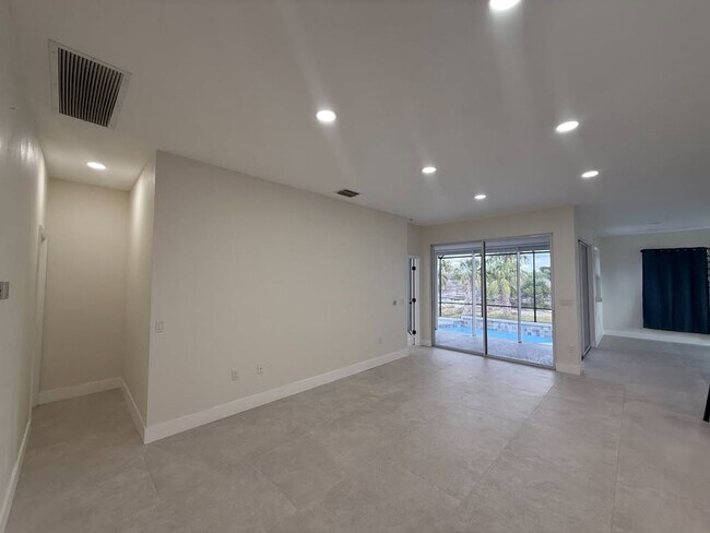 Photo - 1550 Center Rd