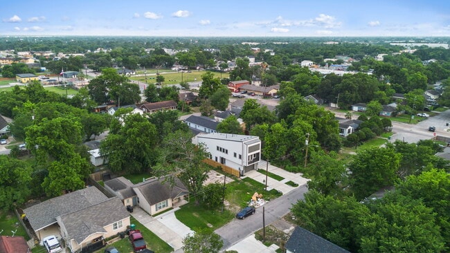 Photo - 6631 Foster St