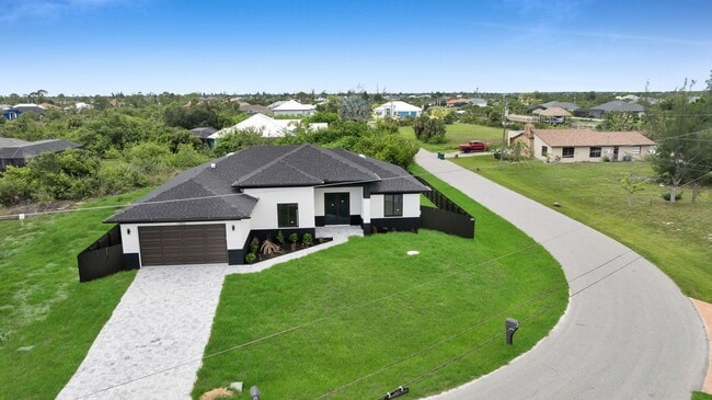 Brand-New Pool Home for Rent – Port Charlo... - Brand-New Pool Home for Rent – Port Charlo...