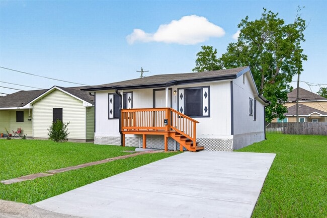 111 N 4th St