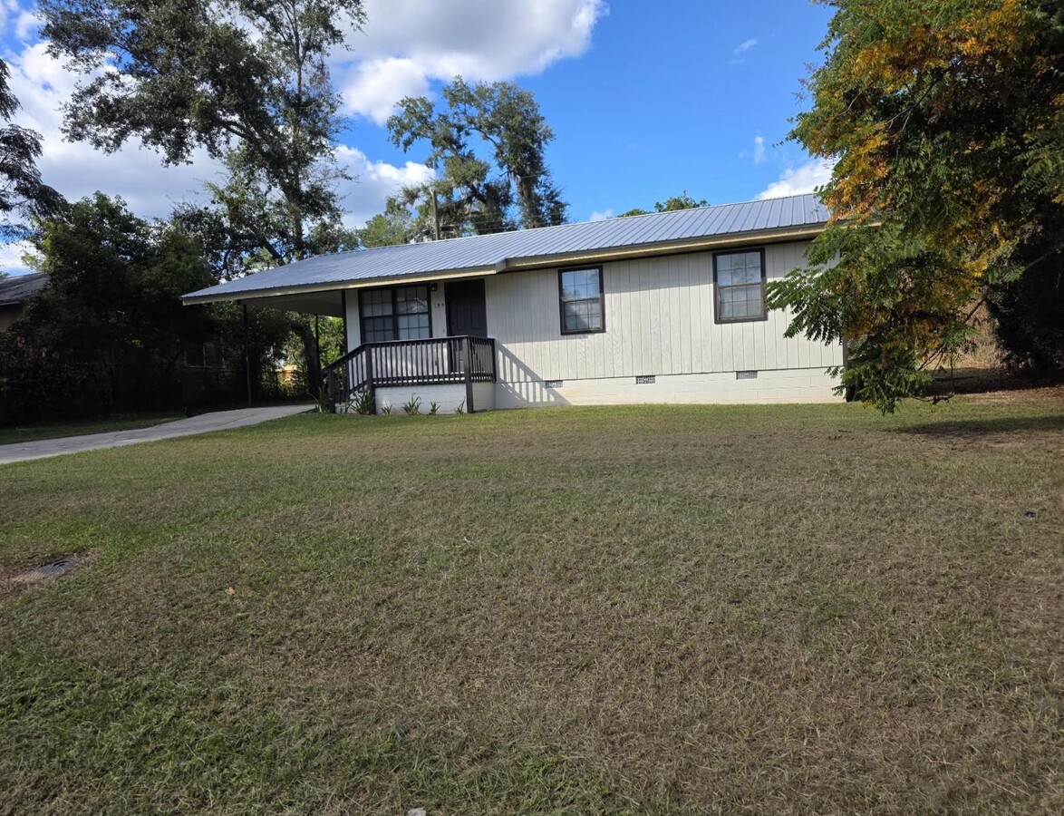 Photo - 195 SE Woodlawn St