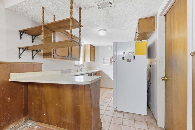 Building Photo - 2320 Meadow Crest