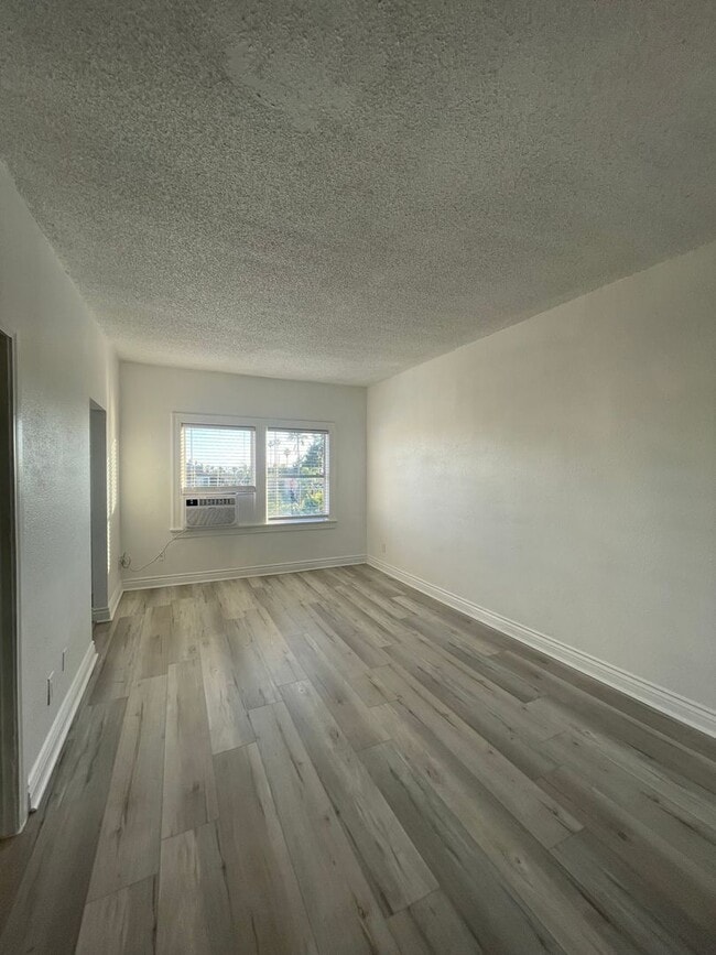 Photo - Wilton Way Apartments