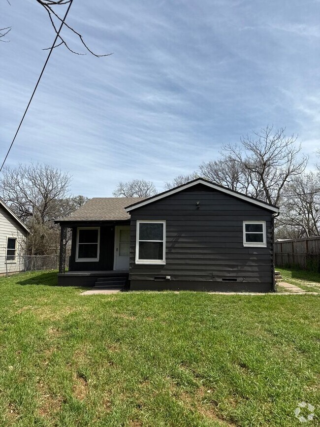 Building Photo - Newly remodeled 2 bedroom and 1 bathroom h... Rental