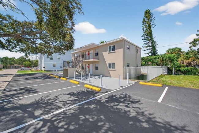 Photo - 1771 Russell St S Unit 4