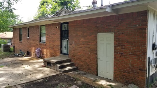 Photo - 1733 Carlyle Ave