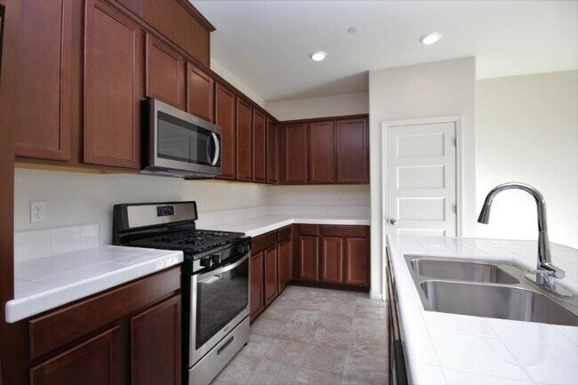 Photo - Gated 3 Bedroom 2.5 Bath in Elk Grove, 95757