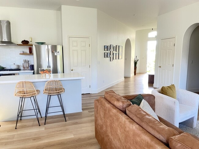 Photo - 4048 Clarewood Way