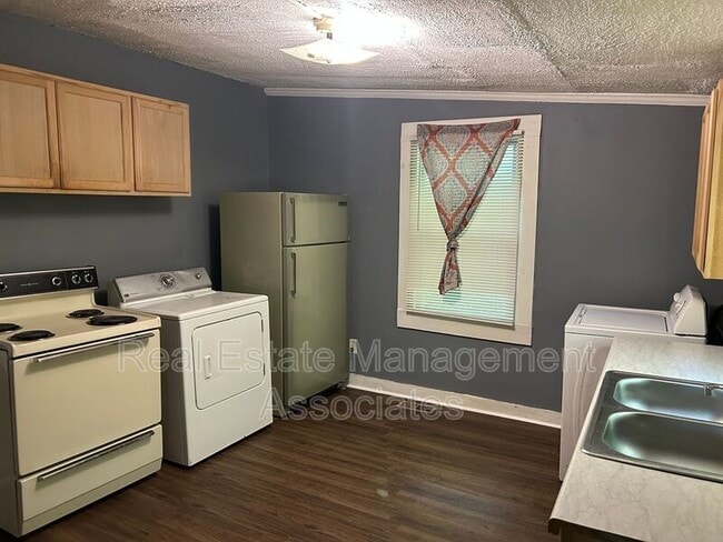 Photo - 232 N 15th St
