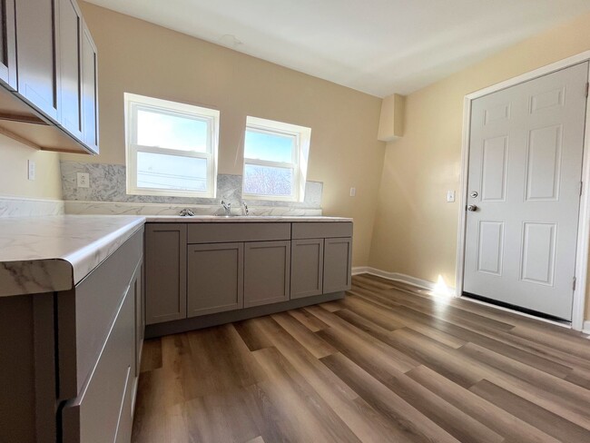 Photo - 86 Hawley St Unidad 4- 3rd Floor