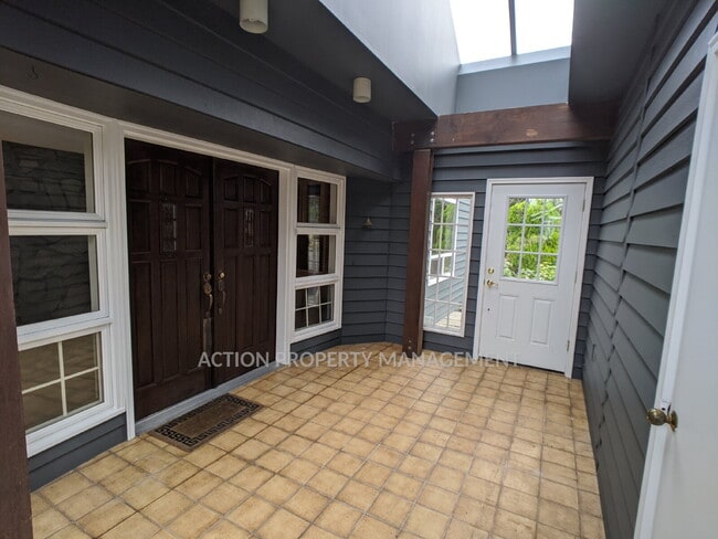 Photo - 3 bed 3 bath on 4.8 acres w/ beautiful water view