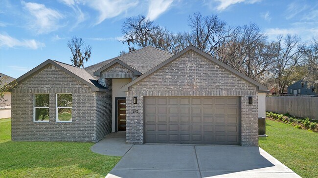 Photo - 939 Lake View Dr