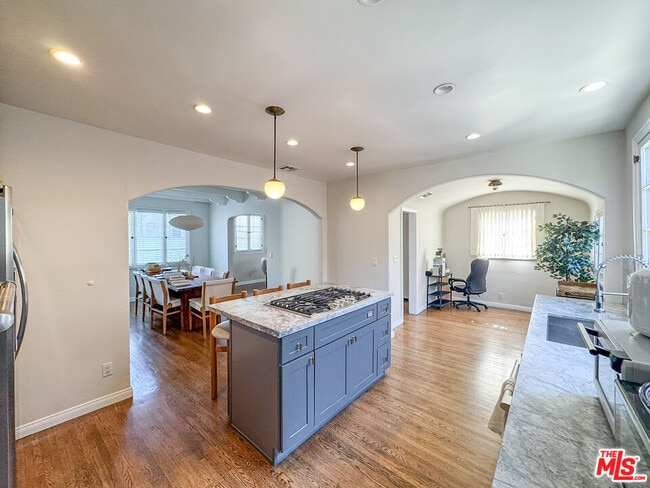 Photo - 345 Westbourne Dr