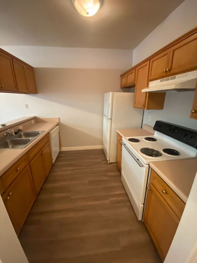 Photo - Lovely Three bedroom/two bath townhouse off Blairstone Road! Unidad #2