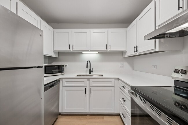 Building Photo - ReNew Lake Arlington