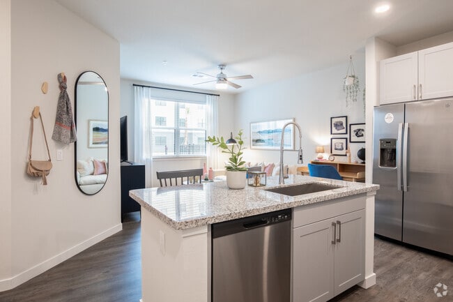 1 BR, 1 BA - 725 SF