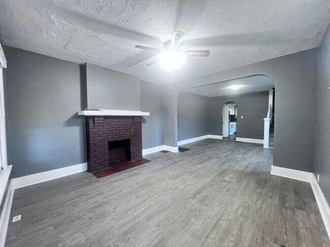 Living Room - 1523 Wyoming St Apartments Unit 1523
