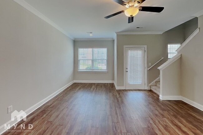 Photo - 351 Halton Crossing Dr SW