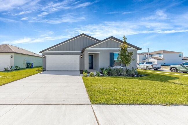 Building Photo - 2155 Lone Oak Ln