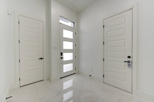 Photo - 5702 Fairdale Ln